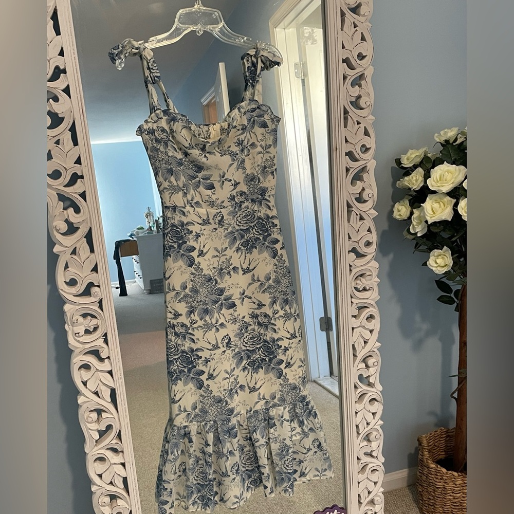 NWT Reformation DUPE Blue Roses and Swallows Printed Tie-Strap Midi Dress